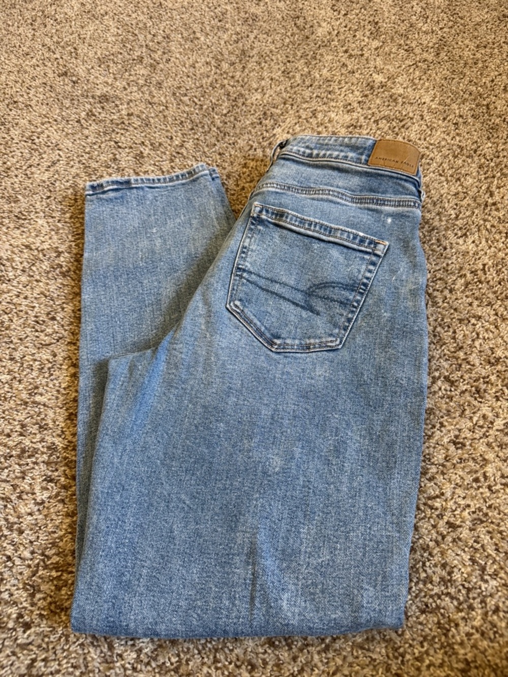 AMERICAN EAGLE MOM JEAN